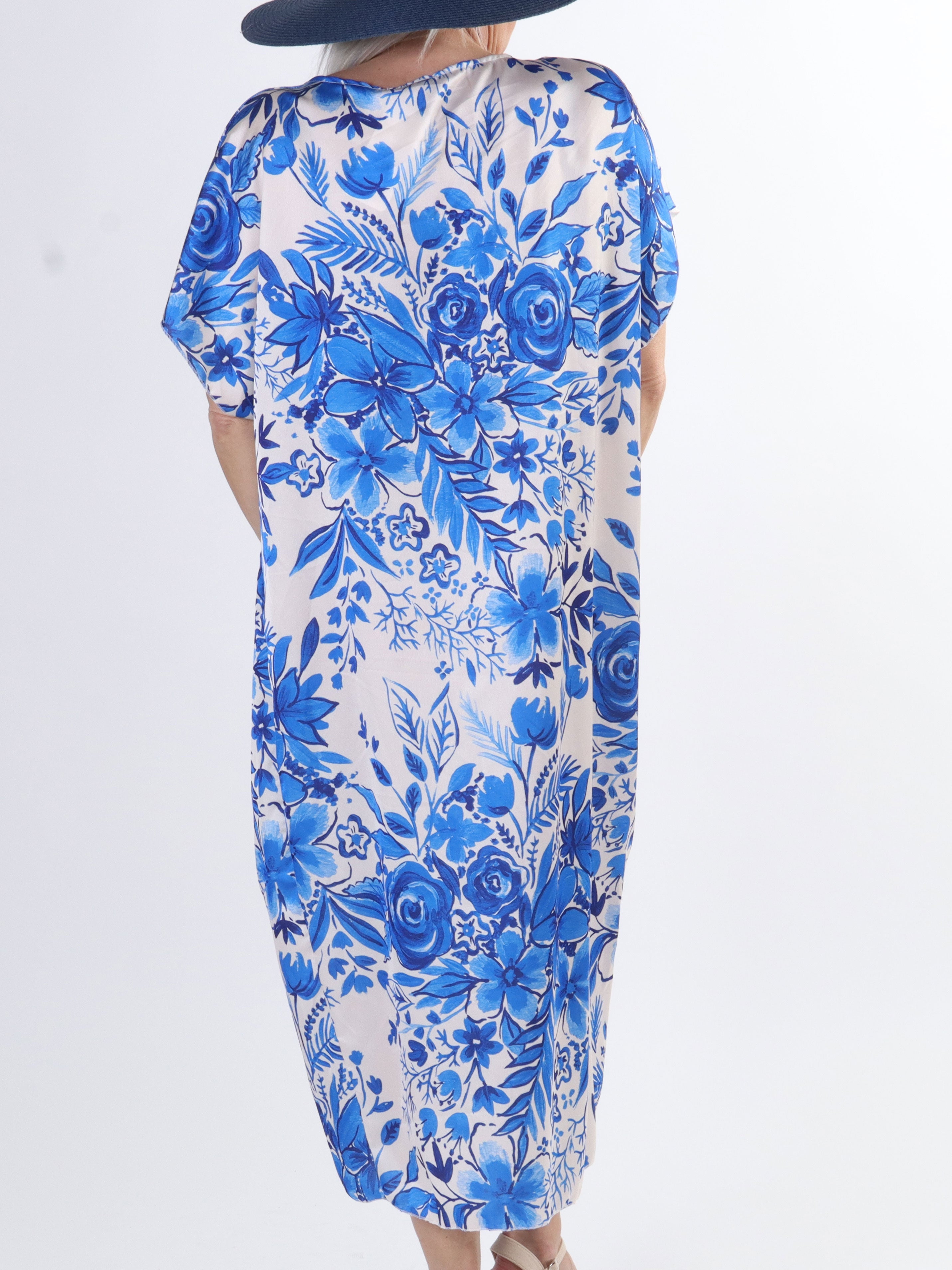 Juno Flower - Plus size klänning i sidenlook med blommigt tryck - Pink